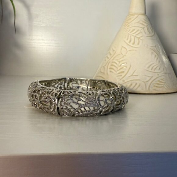 Park Lane "Angel" Bracelet – Elegant Filigree Statement Piece - Picture 3 of 4